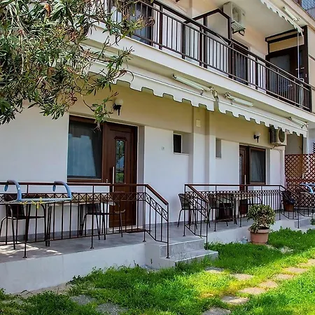 Dimitra House * סטאברוס